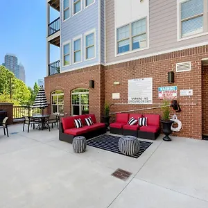 Uptown Elegance Gym, Pool, Wine Apartment